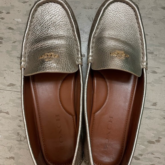 Size 8 Gold Coach driving loafers. Excellent condition - Picture 2 of 3